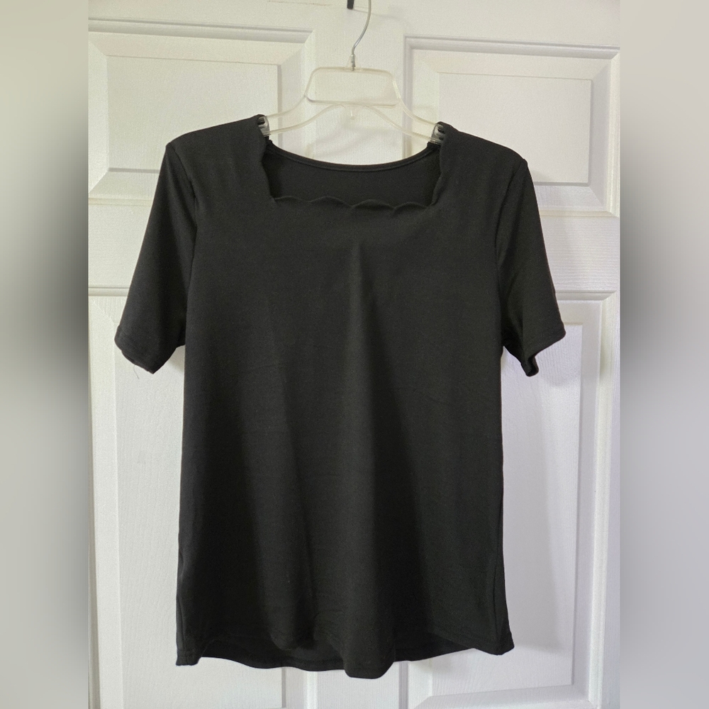 Black Scalloped Neck Women's Top - Picture 4 of 4
